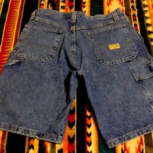 Mens 33” new no tags wrangler carpenter shorts